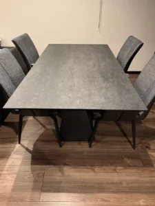 名古屋での家具移動後のダイニングテーブル設置事例 - 名古屋の便利屋なんでもや